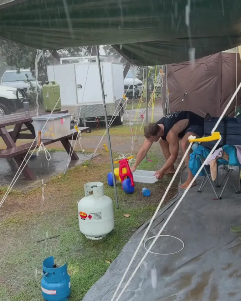Hydroflow Deluxe 2.4 Gazebo - Navy